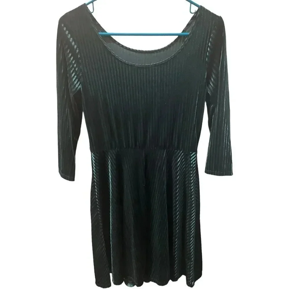 NEW Blooms In The City Velvet Dress sz Large Fitted Short Sleeve Stretch HOLIDAY - Picture 3 of 6